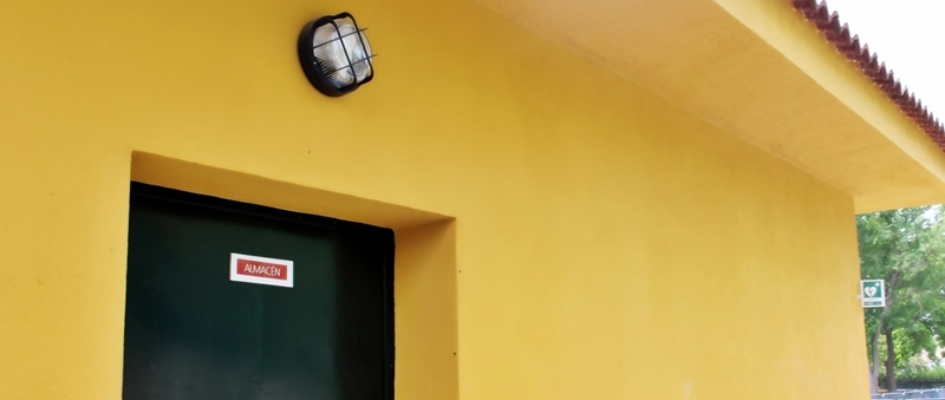 Edificio_anexo_piscina.JPG